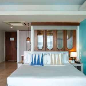Premium Deluxe King Room with Sea View - Non-Smoking