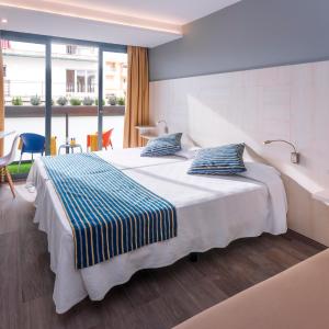 Double or Twin Room (2 Adults + 1 Child)
