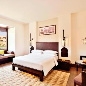 Oasis View King Room with 4 Pints of Beer & INR 1000 Hotel Credit and complimentary Hi-Tea