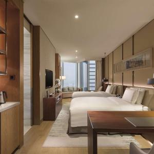 Executive Queen Room with Two Queen Beds - Lounge Access - Sea View