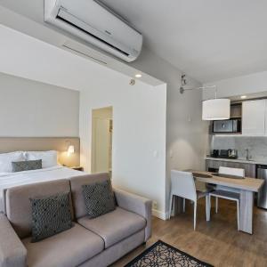Studio Queen Suite - City View