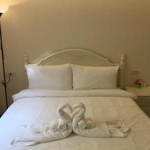 Deluxe Double Room with Private Bathroom