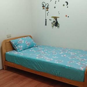 Single Room with Shared Bathroom