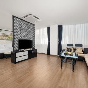 Classic One-Bedroom Apartment with King Bed