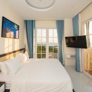 Deluxe Double Room with Balcony and Sea View