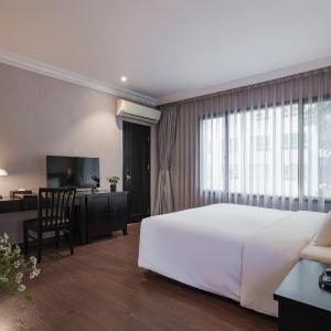 Junior Suite with Park View