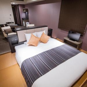 Deluxe King Room - Non-Smoking - Eco Plan - No Room Cleaning Service