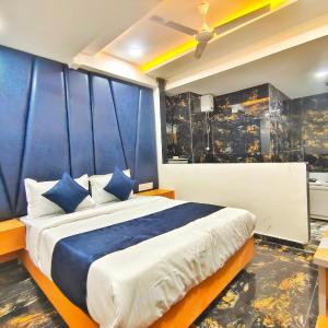 Deluxe Suite with Spa Bath