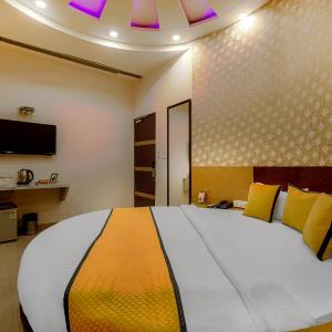 Suite with Hot Tub
