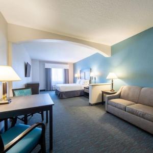 Queen Suite - Communications/Mobility Accessible