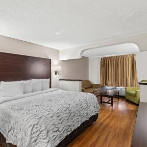 Premium King Room Smoke Free (Upgraded Bedding and Snack Box)