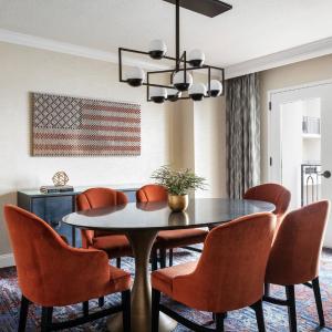 1 Bedroom Suite, 1 King, Atrium view