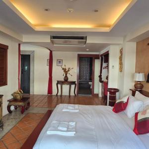 Junior Suite with Balcony