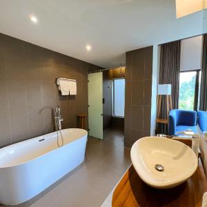 Royal Suite Double Mountain View