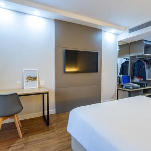 Luxury Double Room - 1 Queen Bed