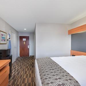 Queen Room - Disability Access/Non-Smoking