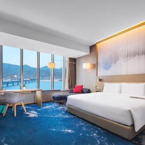Guest room, 1 King, River view