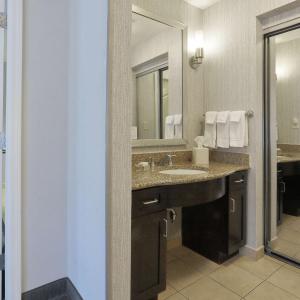 One-Bedroom Queen Suite with Two Queen Beds - Non-Smoking