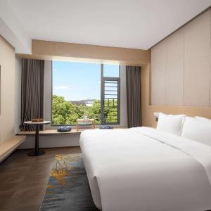 Deluxe King Room - Non-Smoking