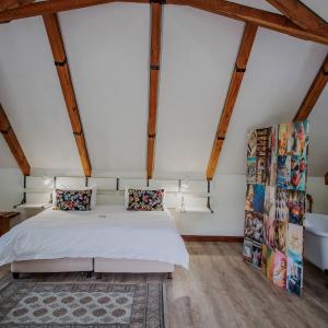 Luxury Loft Room with Stairs (Bokmakiere)