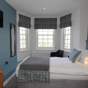 Single Room with Private Bathroom