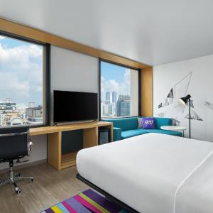 Breezy King Room with City View - High Floor