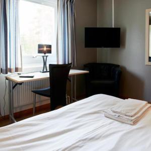 Twin Room with Shared Bathroom