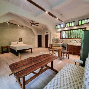Deluxe One-Bedroom Apartment with Garden View