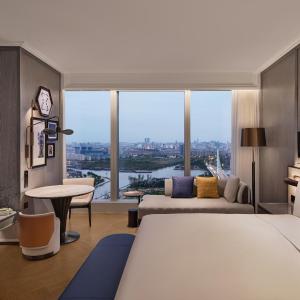 Deluxe King Room with Canal View