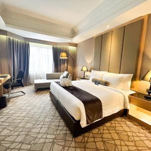 Pearl Premier Room (comes with free breakfast, hi -tea & supper)