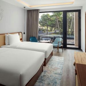 Double Room with Balcony - Pine Room/Park View
