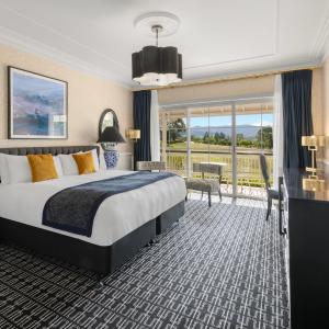 Grand King Room with Valley View