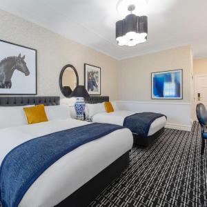 Double Room with Two Double Beds - Disability Access