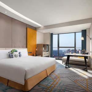 Standard King Room with Lounge Access