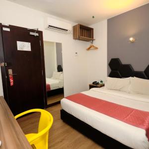 Standard Queen Room