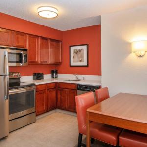 Two-Bedroom Queen Suite