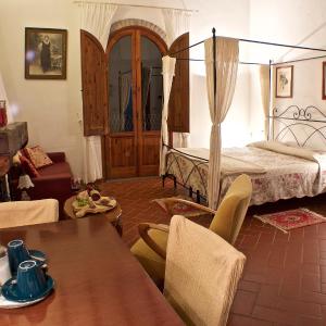 King Studio with Sofa Bed