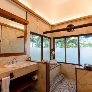 Lake View Jr Suite Queen