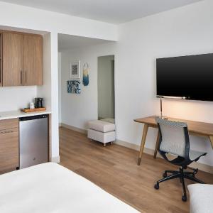 Corner King Room