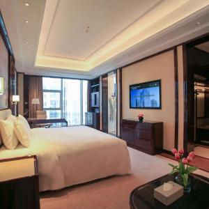 Deluxe King Room - Non-Smoking