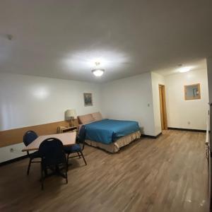 Queen  Room with Full Kitchen