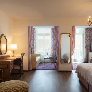 Junior Suite with Lake View and Balcony