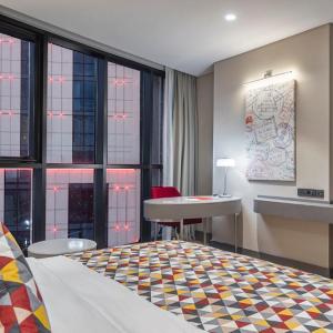 Standard King Room with City View