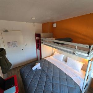 1 Double Bed 1 Bunk Bed With Shared Bathroom