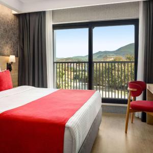 Standard Room with Balcony and Land Side
