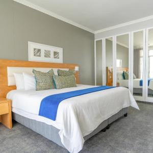 Luxury Two-Bedroom Suite with Sea View