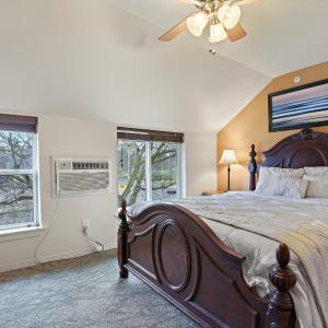 Three-Bedroom Apartment with Balcony