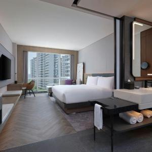 Business King Room with City View