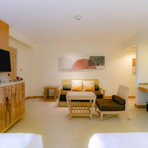 King Suite with Garden View