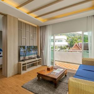 1 Bedroom Penthouse Suite with Rooftop Jacuzzi 